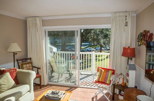 Demere Park Condo | Close to Beach & Pier. Ocean Walk. 2 Pools. 5 Star Reviews.