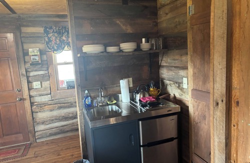 Old Town Cabin | Come stay on the farm, pet friendly! music city, galax va. Blue ridge mountains.