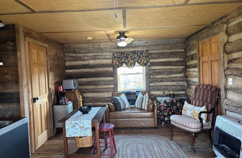 Old Town Cabin | Come stay on the farm, pet friendly! music city, galax va. Blue ridge mountains.