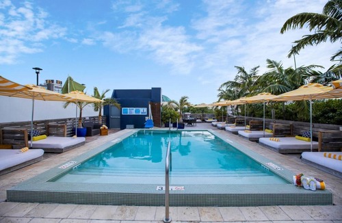 City Center House | Comfort and Convenience! Outdoor Pool, Pets Allowed, Near Fisher Island Beach!