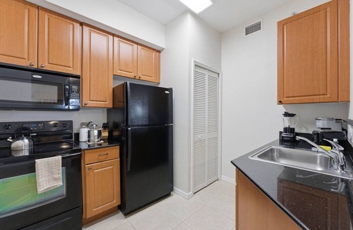 Florida Center Apartment | Comfortable 1-bedroom apt in Prime Orlando Spot