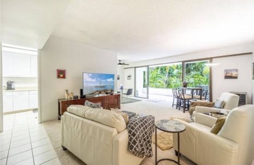 Kahala Condo | Condo on the Beach (Kahala) 1 bedroom "March & April" *Special Rates*