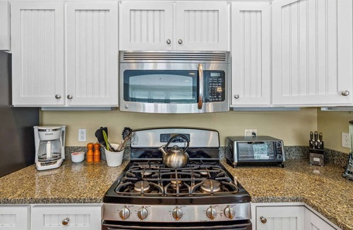 West Hartford Condo | Condo with Pool, Newton Village, Pet-Friendly