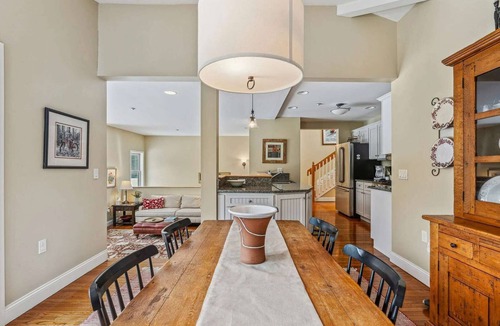 West Hartford Condo | Condo with Pool, Newton Village, Pet-Friendly