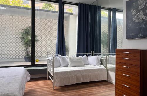 Downtown Honolulu Apartment | Condotel Quiet with High Ceiling Free Parking and WiFi