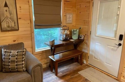 Sevierville Cabin | Cozy Cabin-A hidden gem-wildlife-views Pigeon Forge-Wears Valley-Gatlinburg