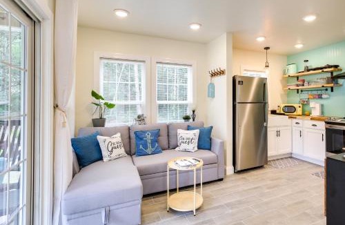 Southport House | Cozy Cottage: Minutes to Downtown Southport!