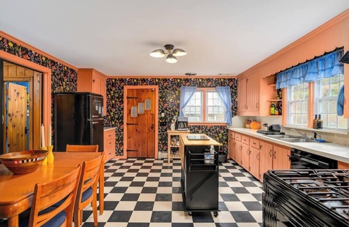 Hadley Cottage | Cozy cottage with private access to Great Sacandaga Lake.