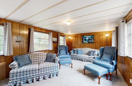 Bridgewater Corners House | Cozy Dennis Retreat