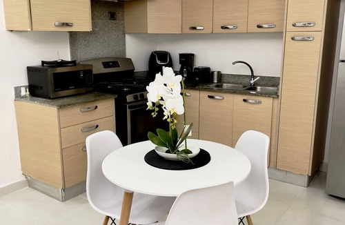 Serralles Apartment | Cozy Pool/Gym apartment 5 min from Agora Mall
