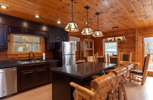 Cavendish Cabin | Cozy Ski-House by Okemo Hot Tub & Mountain Privacy
