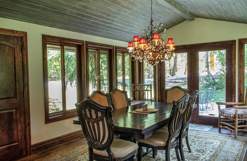 Granite Cabin | Creekside Family Cabin