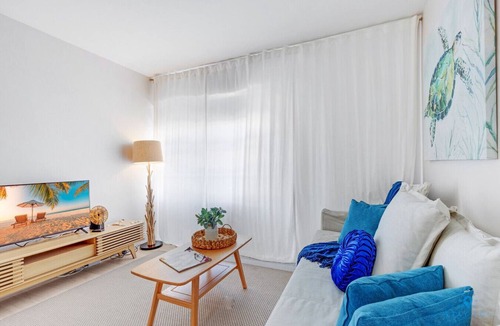 North Beach Apartment | Cute Beach Apt, 2 blocks to Sand & Collins Park