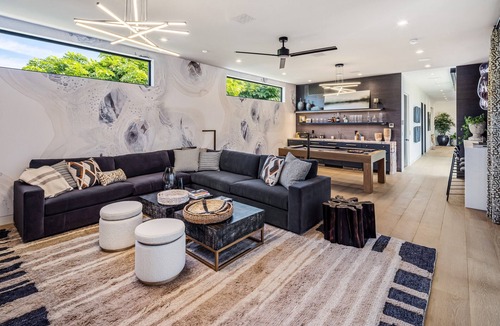 Kahala Villa | Diamond Head Luxury Beachfront Estate