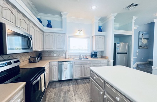 Laguna Beach Estates House | Direct Beachfront Home Loved for Location Experienced Hosts Sleeps 12