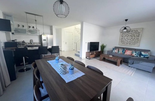 El Soco Villa | Elegant and spacious villa with pool and jacuzzi near the beach
