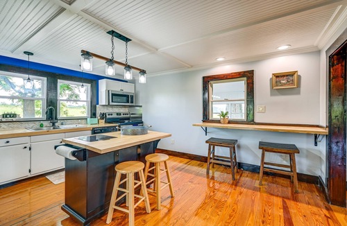 Elkin House | Dobson Farmhouse w/Scenic Porch - Near Vineyards!