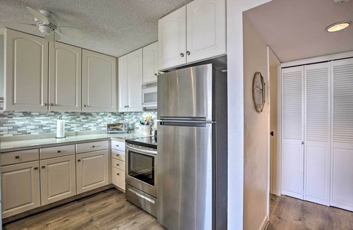 Historic Kailua Village Condo | Downtown Kona Condo w/Pool Access: Walk to Beach!