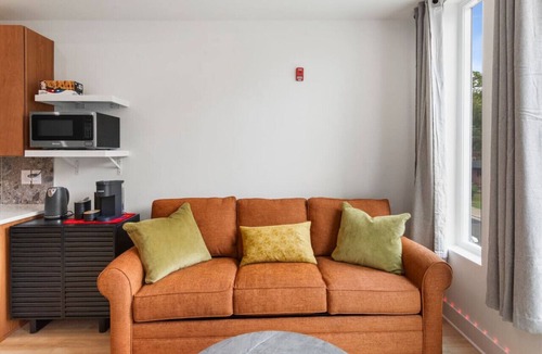 Talbot's Corner Condo | East Nashville Cozy Retreat