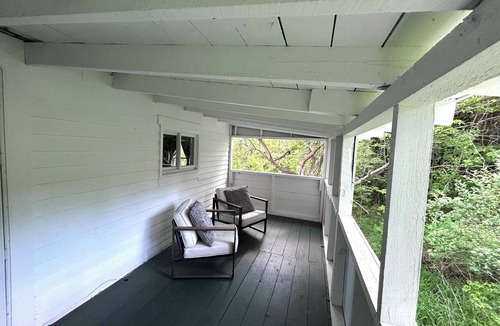 Bolton Landing Cottage | Fabulous 1-bedroom cottage with AC in Bolton Landing