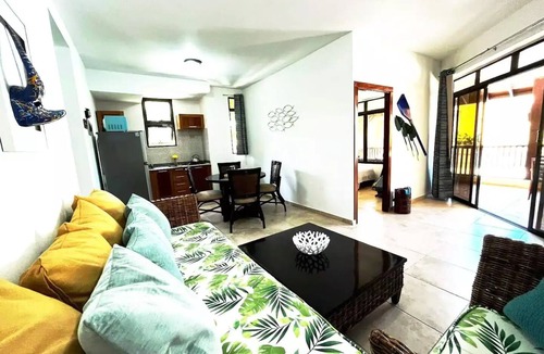 El Centro Apartment | Fabulous 2 bedroom Beach Apt with a KING SIZE bed.