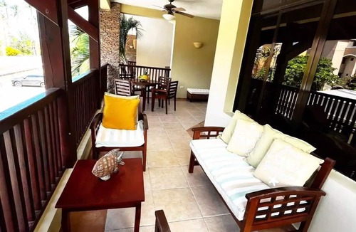 El Centro Apartment | Fabulous 2 bedroom Beach Apt with a KING SIZE bed.