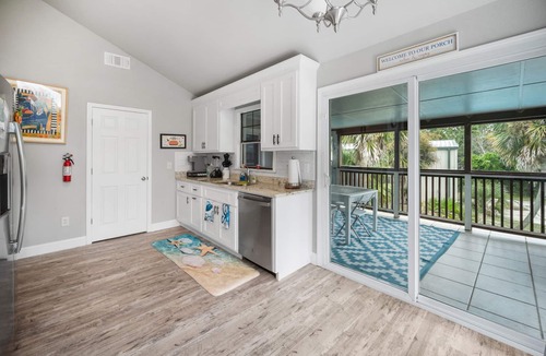 Laguna Beach Estates House | Family friendly home w/Pool - sleeps 16 - large yard