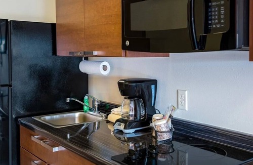 West Jordan Hotel | Family-Friendly Room Near Jordan Landing w/Kitchen! Pets Allowed
