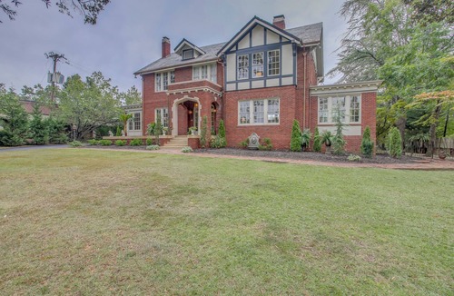 Laurinburg Villa | Family Laurinburg Home w/Private Yard & BBQ