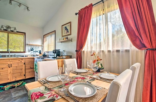Mountain View Apartment | 'Fern Cottage' Island Escape with Rainforest View!