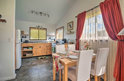 Mountain View Apartment | 'Fern Cottage' Island Escape with Rainforest View!