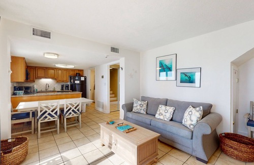 Laguna Beach Estates Condo | Fifth-floor condo with pool, amazing ocean view, high-speed WiFi, & washer/dryer