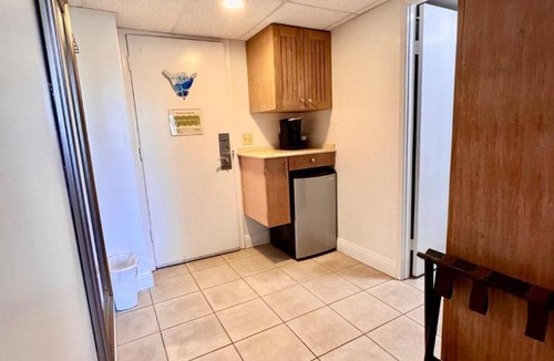 Waikiki Apartment | FREE PARKING Palms Hotel Waikiki