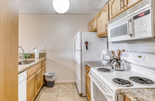 Maunaloa Apartment | Garden View, Ground-Floor Condo w/Lanai & Shared Hot Tub/Pool - Walk to Beach