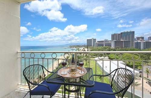 Waikiki Condo | Gorgeous Ocean Views, Full Kitchen, Steps to Beach!
