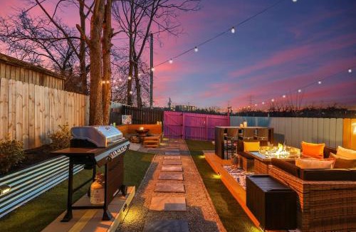 South Nashville House | Group Stay 1mi-Downtown Hot Tub Outdoor TV