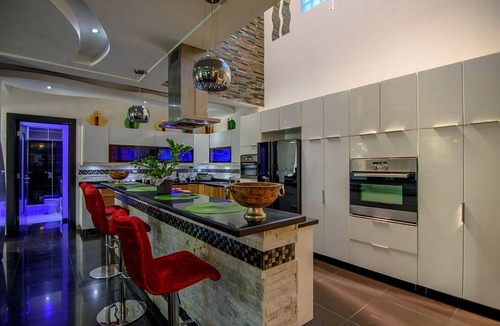 La Esplanada Villa | Guest-friendly 9BD/9BA party complex in central Sosua