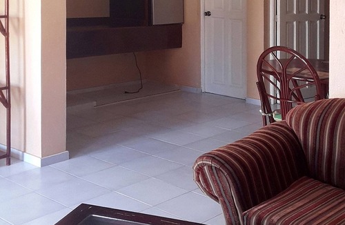 Playa Chiquita Hotel | Guest-friendly hotel room, pool/TV/billiard/AC, free breakfast/shuttle bus!