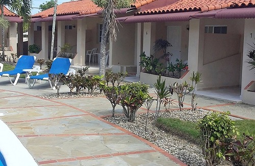 Playa Chiquita Hotel | Guest-friendly hotel room, pool/TV/billiard/AC, free breakfast/shuttle bus!