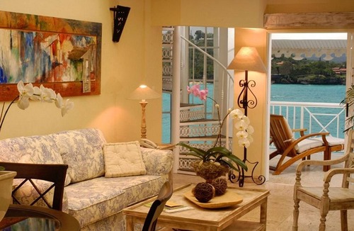 El Batey Hotel | Guest-friendly hotel room steps from beach&bars, with sea views