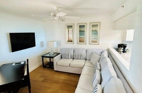 Park Shore Condo | Gulf Beach Views Freshly Painted Naples Cay 10th Floor Unit!