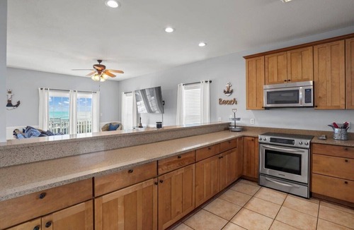 Seagrass House | Gulf view Beach Retreat for Families Groups/Private Pool/Pet Friendly/Steps to Sand/Golf cart/Sleeps 14