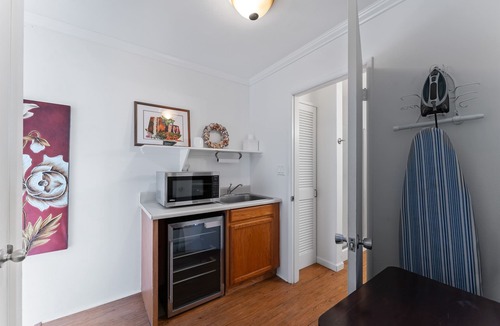 St Louis Heights House | Hale Mahalo: Cozy 3BR Ocean View Home w/Hot Tub