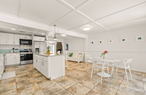 Kahala House | Ho'okipa Villa: Historic Home+Guest Cottage in Kahala near the Beach w/Pool & AC