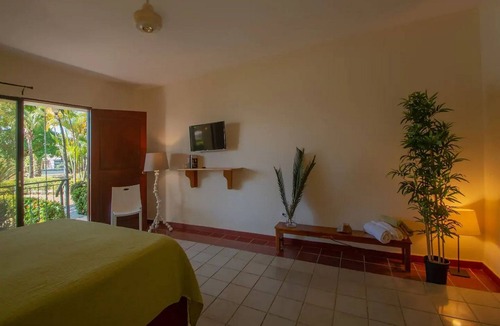 Playa Chiquita Hotel | Hotel room with the largest swimming pool in the area