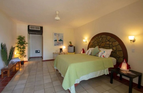 Playa Chiquita Hotel | Hotel room with the largest swimming pool in the area