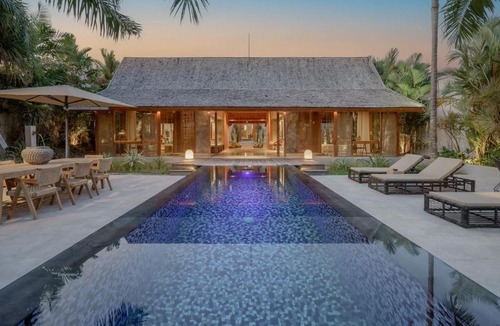Batu Bolong Villa | Huge Canggu Lux Villa Walk to Beach and Entertainment