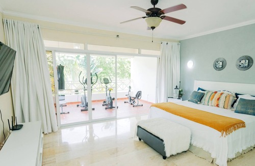 Bavaro Ski Chalet | Ideal villa for families, 5 minutes from the beach with golf course