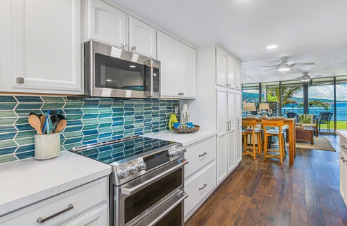 Maalaea Condo | IMPECCABLE! LUXURY GROUND FLOOR OCEANFRONT. 50' FROM THE SEA TURTLE SANCUARY!