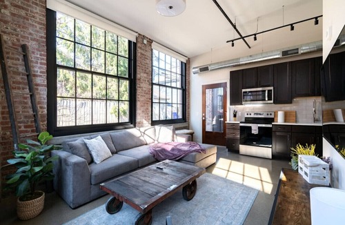 Italian Village Apartment | Industrial Boho Flat - Short North